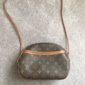Beautiful Authentic Louis Vuitton Crossbody